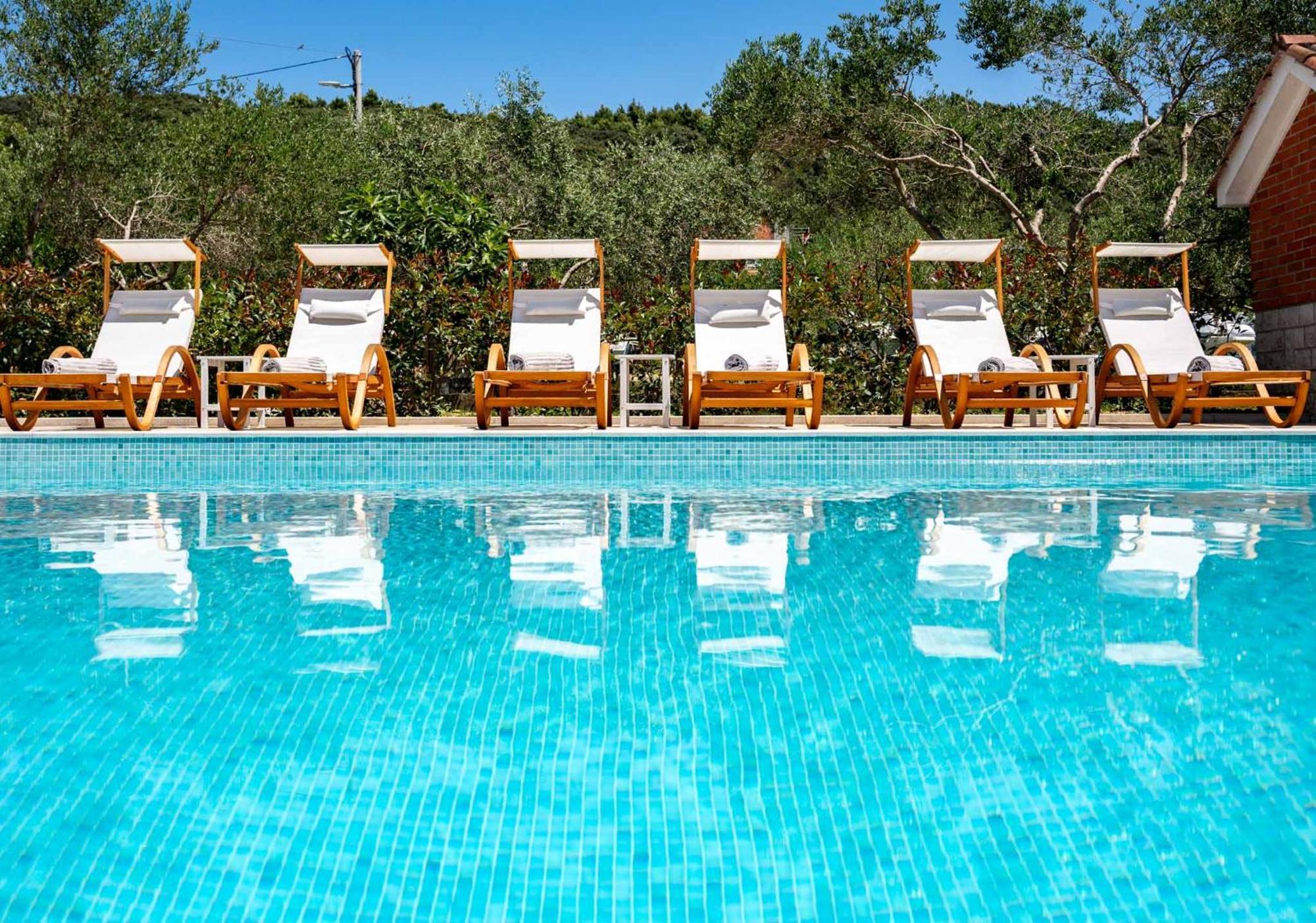 Foric Apartments With Outdoor Heated Pool Rab Town Exterior photo